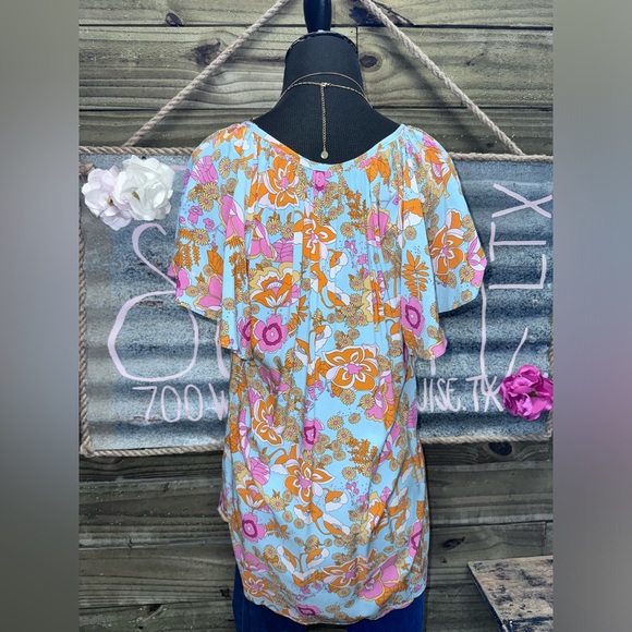 Boutique Brand Flutter Sleeve Split Neck Flowy Floral Blouse 💗 - Picture 4 of 9